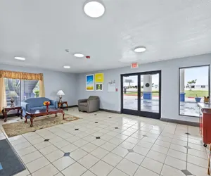 Photo 4 - Days Inn by Wyndham McKinney