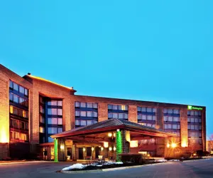 Photo 2 - Holiday Inn Chicago Nw Crystal Lk Conv Ctr by IHG