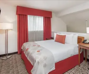 Photo 2 - Value Suites Extended Stay - St Louis
