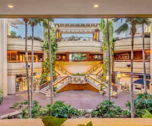 Photo 4 - Hyatt Regency Waikiki Beach Resort & Spa