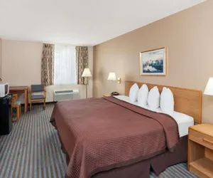 Photo 4 - Days Inn by Wyndham Charleston