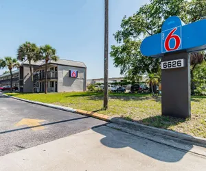 Photo 2 - Motel 6 Tampa, FL