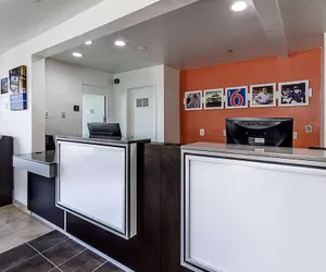 Photo 2 - Motel 6 Fresno, CA