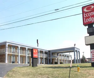 Photo 2 - Econo Lodge