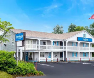 Photo 2 - Travelodge by Wyndham Cape Cod Area