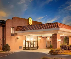 Photo 2 - Super 8 by Wyndham Metropolis