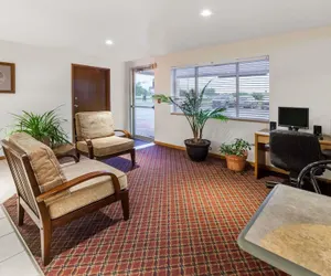 Photo 2 - Super 8 by Wyndham Ionia MI