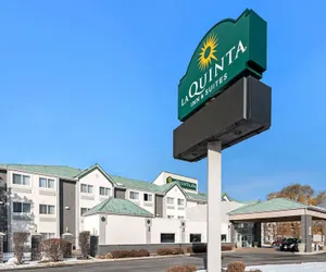 Photo 2 - La Quinta Inn & Suites by Wyndham Logan