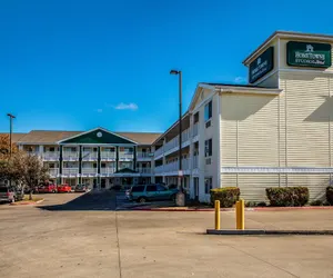 Photo 2 - HomeTowne Studios by Red Roof Austin