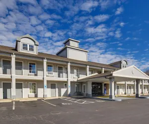 Photo 2 - SureStay Plus Hotel by Best Western Asheboro