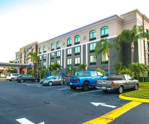 Photo 2 - La Quinta Inn & Suites by Wyndham Clearwater South