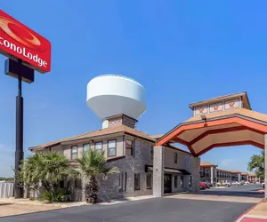 Photo 2 - Econo Lodge Near Lackland Air Force Base - SeaWorld
