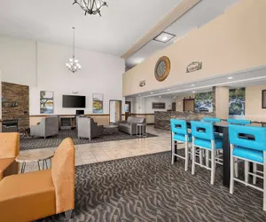 Photo 3 - La Quinta Inn & Suites by Wyndham Grants Pass