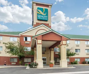 Photo 2 - Quality Inn & Suites Lakewood - Denver Southwest