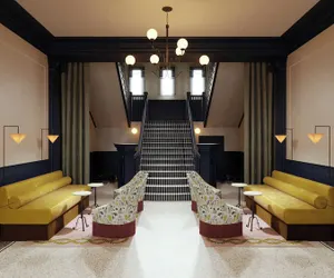 Photo 4 - MarQueen Hotel