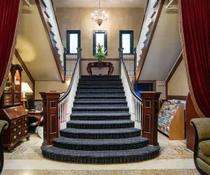 Photo 3 - MarQueen Hotel