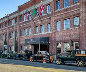 Photo 2 - MarQueen Hotel