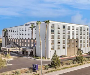 Photo 2 - DoubleTree by Hilton Las Vegas Airport