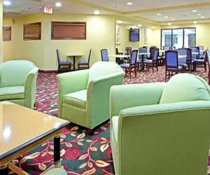 Photo 4 - Holiday Inn Express Richmond Airport, an IHG Hotel