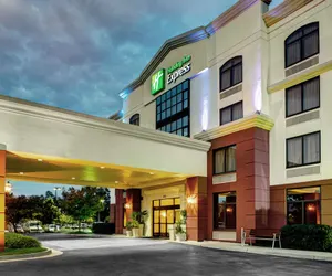 Photo 2 - Holiday Inn Express Richmond Airport, an IHG Hotel