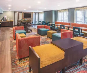 Photo 3 - La Quinta Inn & Suites by Wyndham O'Fallon, IL - St. Louis