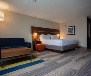 Photo 5 - Holiday Inn Express & Suites Atlanta N-Perimeter Mall Area by IHG