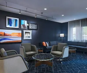 Photo 4 - Courtyard by Marriott Scottsdale Old Town