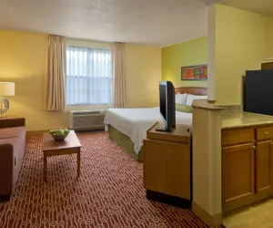 Photo 4 - Hawthorn Extended Stay by Wyndham Cincinnati NE/Mason