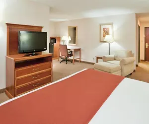 Photo 2 - Seasons Inn & Suites Highland