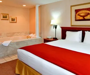 Photo 4 - Seasons Inn & Suites Highland