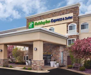 Photo 2 - Holiday Inn Express & Suites Chicago-Libertyville by IHG