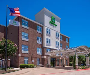 Photo 2 - Holiday Inn & Suites Dallas-Addison, an IHG Hotel