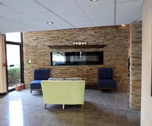 Photo 3 - Travelodge by Wyndham Cleveland Lakewood