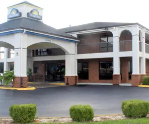 Photo 2 - Days Inn by Wyndham Franklin