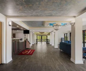 Photo 3 - Econo Lodge Inn & Suites Diamondhead