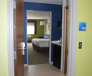 Photo 5 - Holiday Inn Express Hotel & Suites Raton, an IHG Hotel