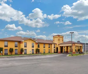 Photo 2 - Quality Inn St. Robert - Ft. Leonard Wood