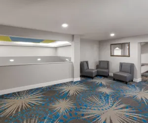 Photo 4 - Days Inn by Wyndham Tulsa Central