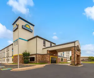 Photo 2 - Days Inn by Wyndham Tulsa Central