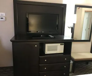 Photo 4 - Clarion Pointe Medford