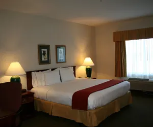 Photo 2 - Evergreen Inn and Suites