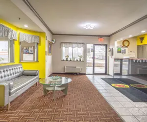 Photo 4 - Super 8 by Wyndham Big Rapids