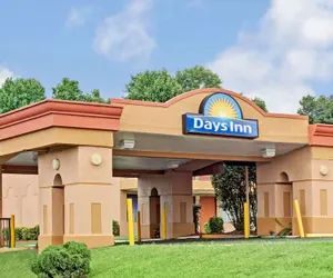 Photo 2 - Days Inn by Wyndham Durham/Near Duke University