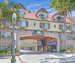 Photo 2 - Days Inn by Wyndham Los Angeles LAX/Redondo/Manhattan Beach