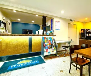 Photo 4 - Days Inn by Wyndham Los Angeles LAX/Redondo/Manhattan Beach