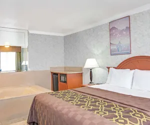Photo 5 - Days Inn by Wyndham Los Angeles LAX/Redondo/Manhattan Beach