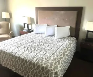 Photo 2 - Super 8 by Wyndham Fort Scott