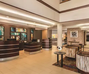 Photo 5 - Embassy Suites by Hilton Orlando International Dr ICON Park