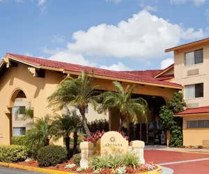 Photo 2 - La Quinta Inn & Suites by Wyndham St. Pete-Clearwater Airpt