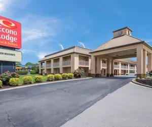 Photo 2 - Econo Lodge Inn & Suites East